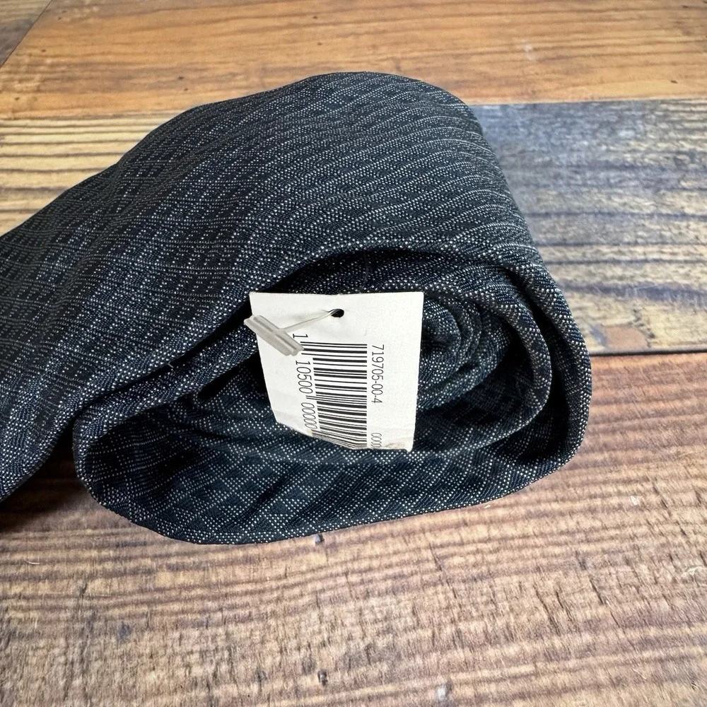 Banana Republic 100% Silk Neck Tie‎ Classic Navy Gray  MEN NWT 2009 Geometric